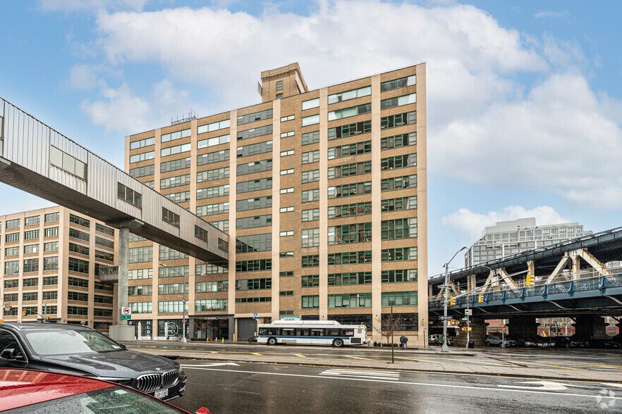 More Photos Of 77 Sands St, Brooklyn Office For Lease