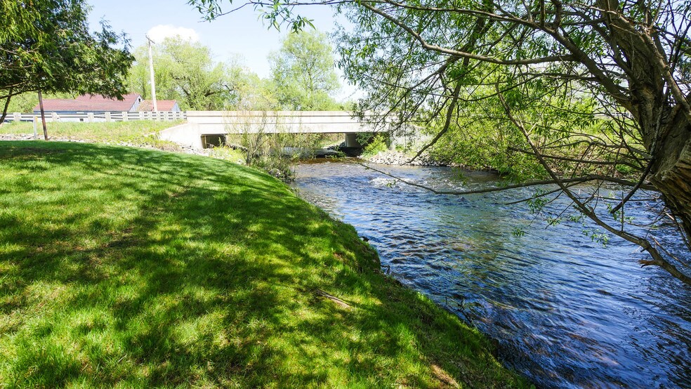 More Photos Of 141 County Road Kk, Amherst General Retail For Sale