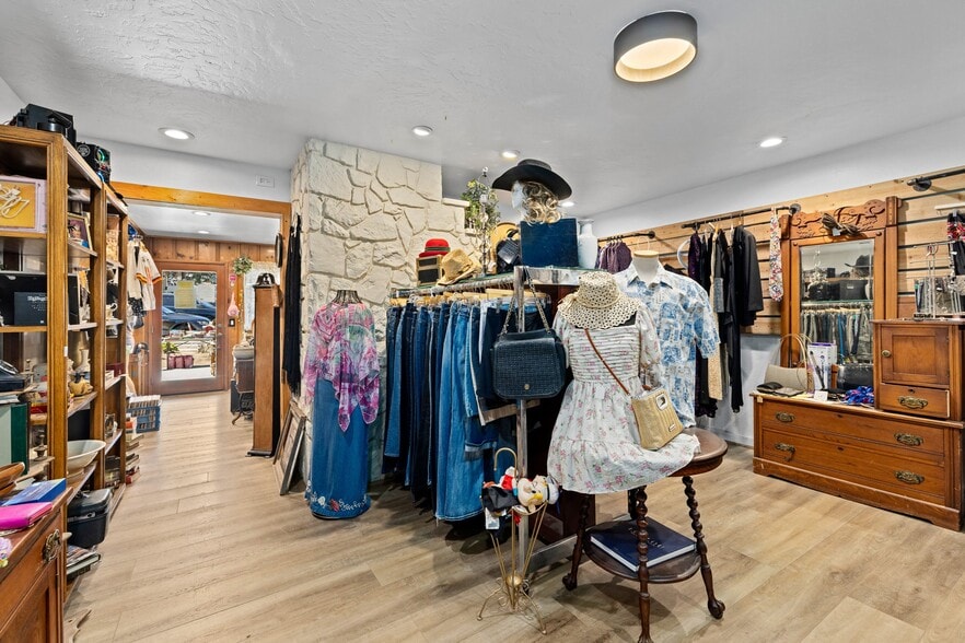 More Photos Of 2562 Alpine Blvd, Alpine Storefront Retail Residential For Sale