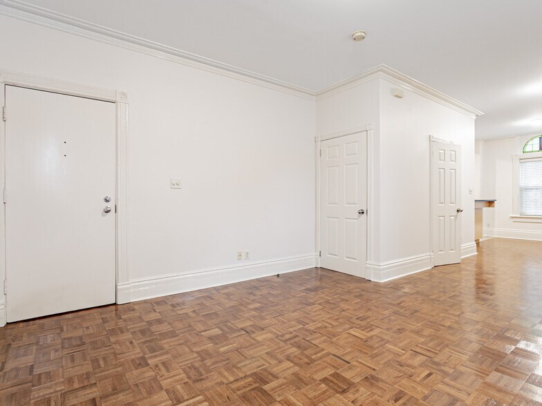 More Photos Of 24 Webster Av, Toronto Apartments For Sale