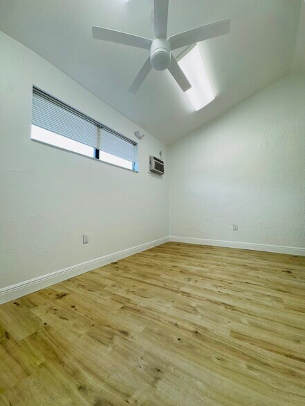More Photos Of 5235 Ramsey Way, Fort Myers Office For Sale