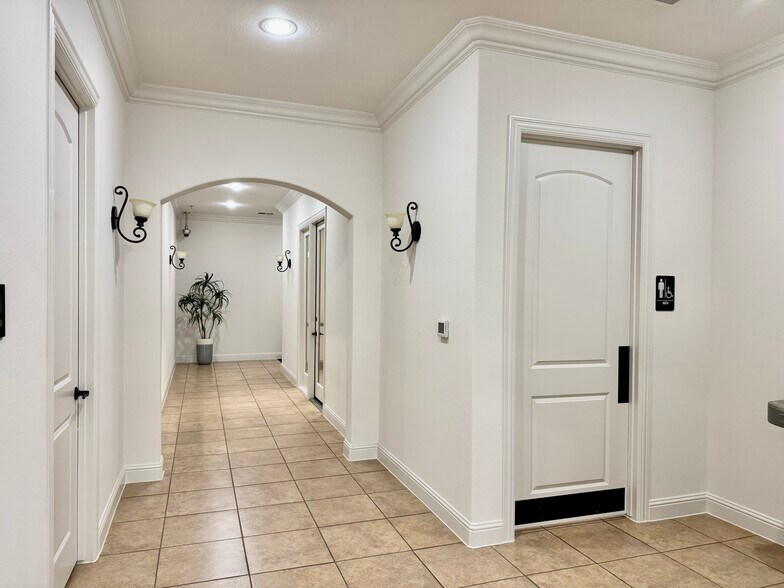 More Photos Of 3419 Cross Timbers Rd, Flower Mound Office For Sale