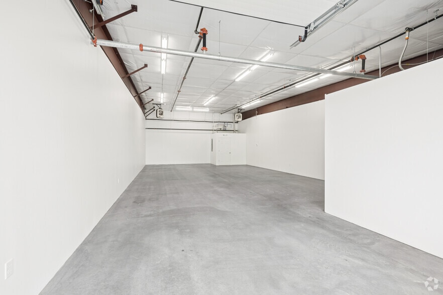 More Photos Of 130 Christopher Ln, Harleysville Warehouse For Lease