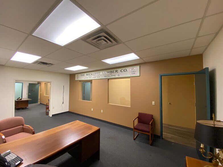 More Photos Of 4558-4568 E 71st St, Cleveland Flex For Lease