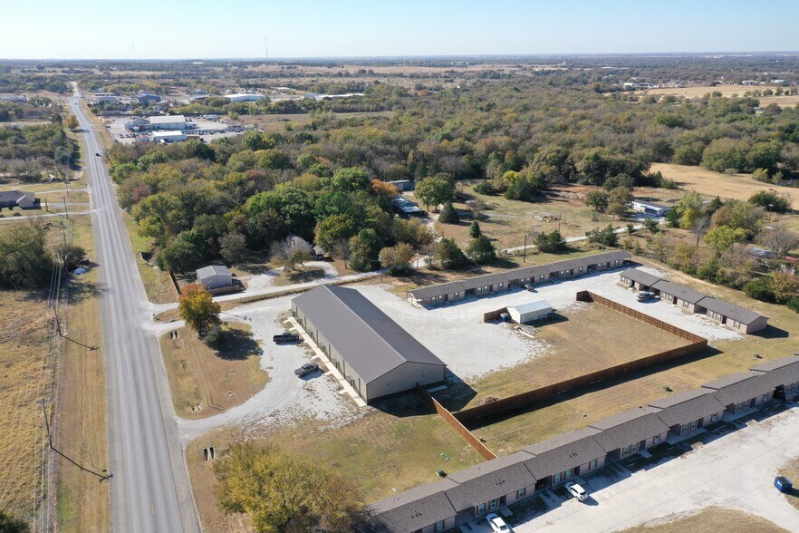 More Photos Of 615 FM 371, Gainesville Showroom For Lease