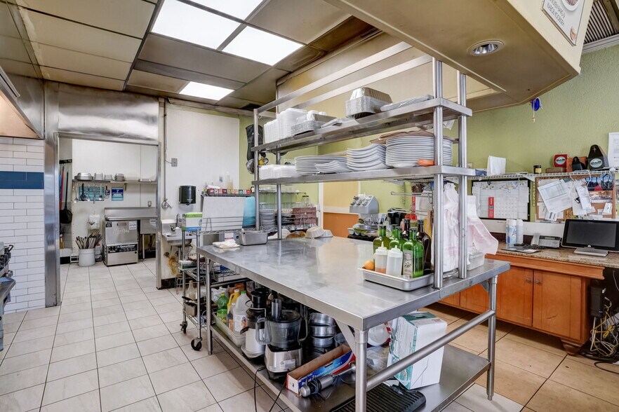 More Photos Of 733 N Mountain Ave, Upland Restaurant For Lease