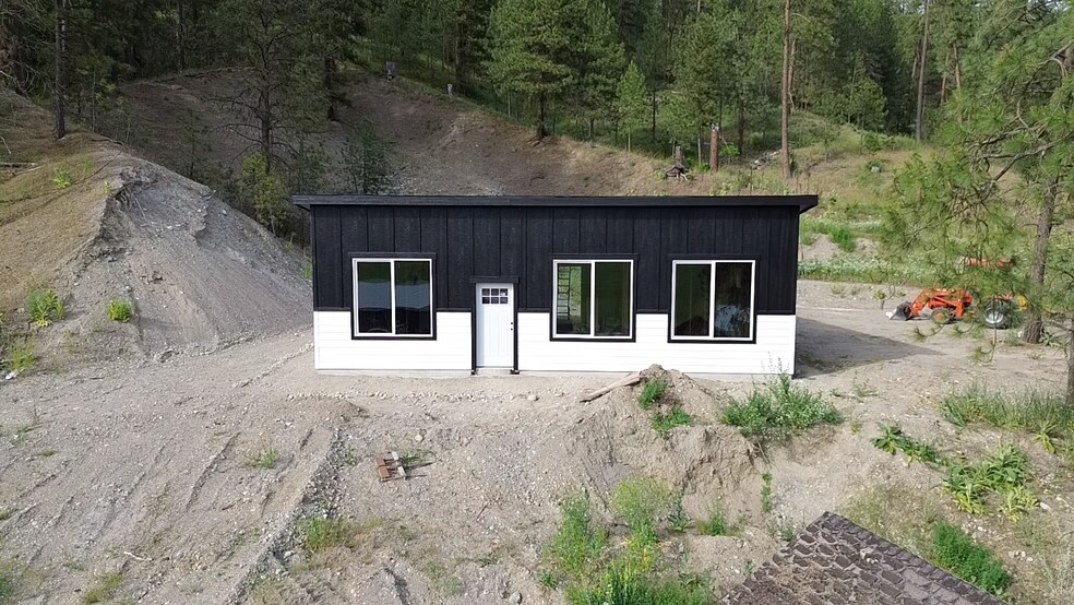More Photos Of 1965 Highway 395 S, Chewelah Warehouse For Sale