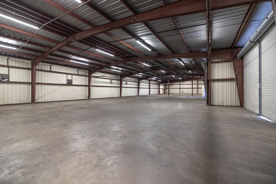 More Photos Of 30 Crofton Rd, Kenner Warehouse For Lease