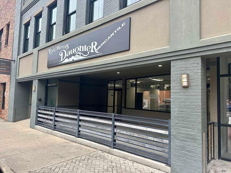 More Photos Of 117 Spring St, Johnson City General Retail For Lease