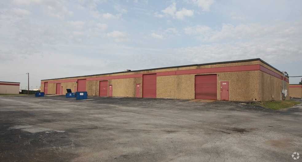 More Photos Of 2601-2621 Aero Dr, Grand Prairie Unknown For Lease