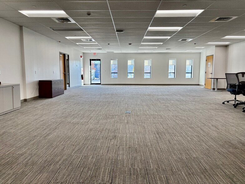 More Photos Of 17 Everberg Rd, Woburn Industrial For Lease