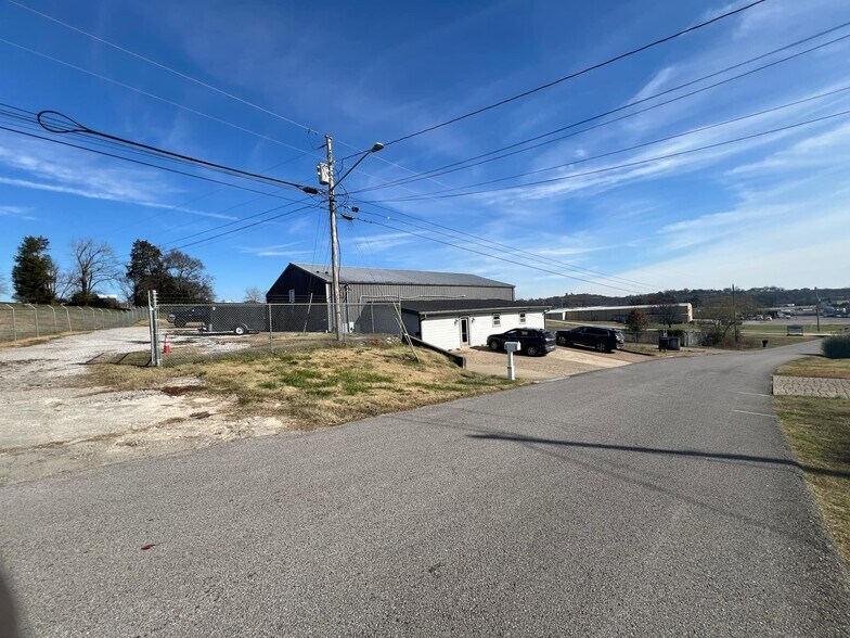 More Photos Of 1828 Braly Ln, Pulaski Light Distribution For Sale