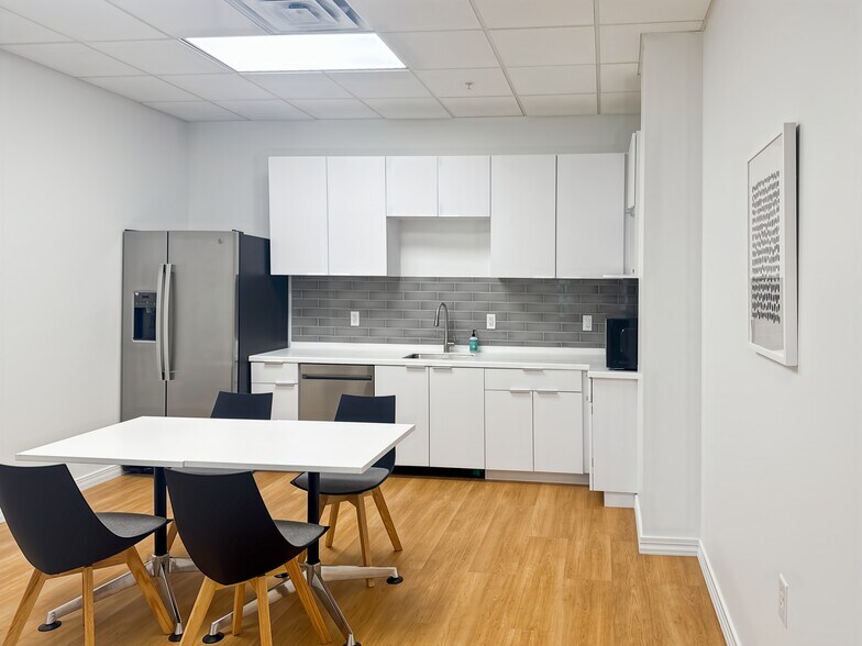 More Photos Of 6901 Professional Pky E, Sarasota Coworking Space