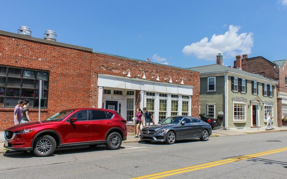 More Photos Of 25 Waltham St, Lexington Storefront Retail Office For Lease
