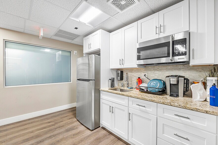 More Photos Of 5300 N Federal Hwy, Fort Lauderdale Office For Sale