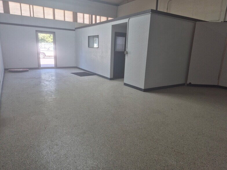 More Photos Of 23403 Mountain Hwy, Spanaway Service For Lease