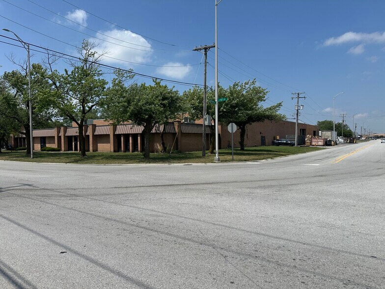 More Photos Of 510 W 172nd St, South Holland Manufacturing For Lease