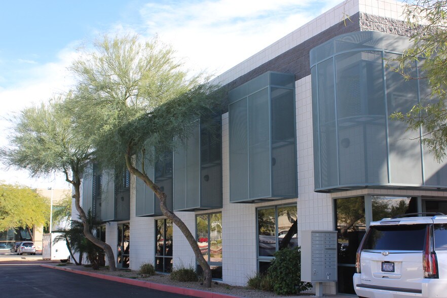 More Photos Of 15955 N Dial Blvd, Scottsdale Light Distribution For Lease