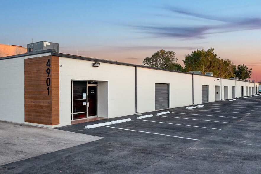 More Photos Of 4901 Milwee St, Houston Unknown For Lease