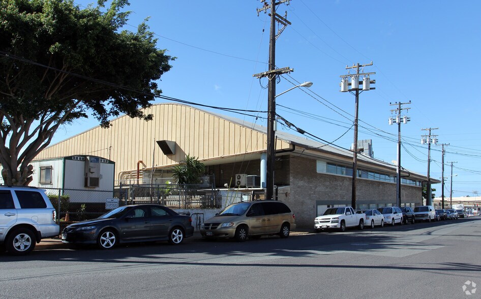 More Photos Of 2200 Kamehameha Hwy, Honolulu General Retail For Lease