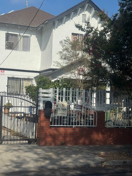 More Photos Of 2005 Magnolia Ave, Los Angeles Apartments For Sale