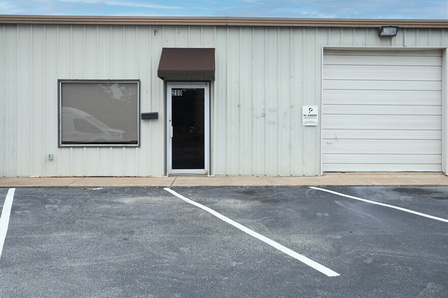 More Photos Of 13306 State Highway 110 S, Tyler Warehouse For Lease