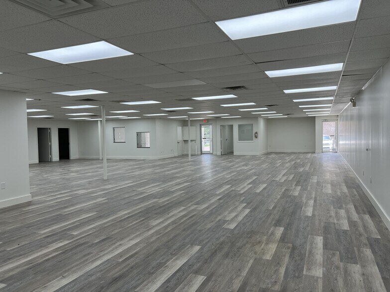 More Photos Of 211 Gay St, Mccomb Office For Lease