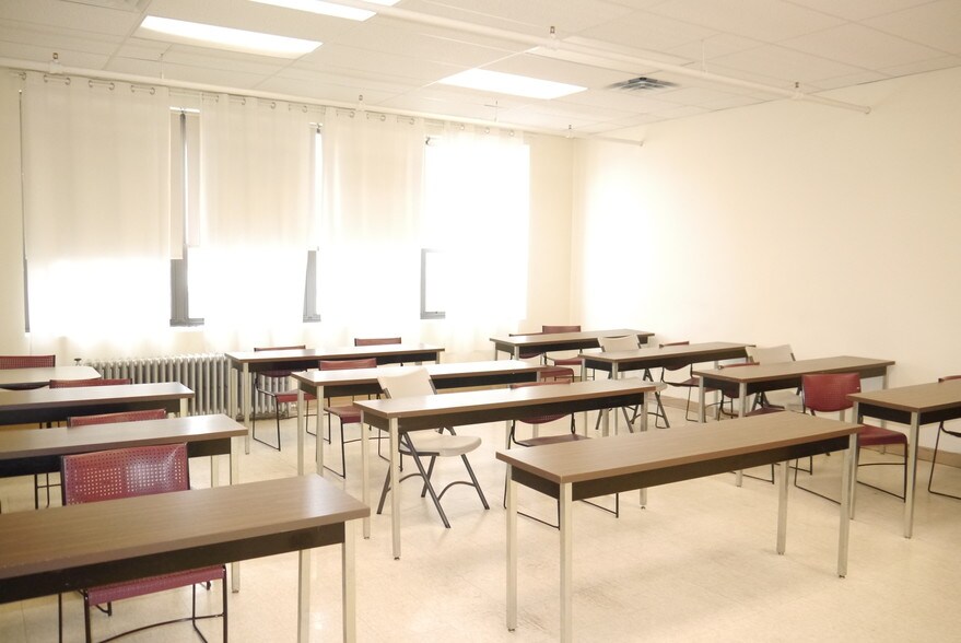 More Photos Of 910 Bergen Ave, Jersey City Office For Lease