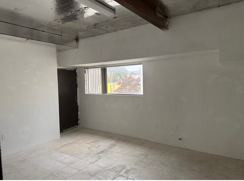 More Photos Of 21333 Deering Ct, Canoga Park Distribution For Sale