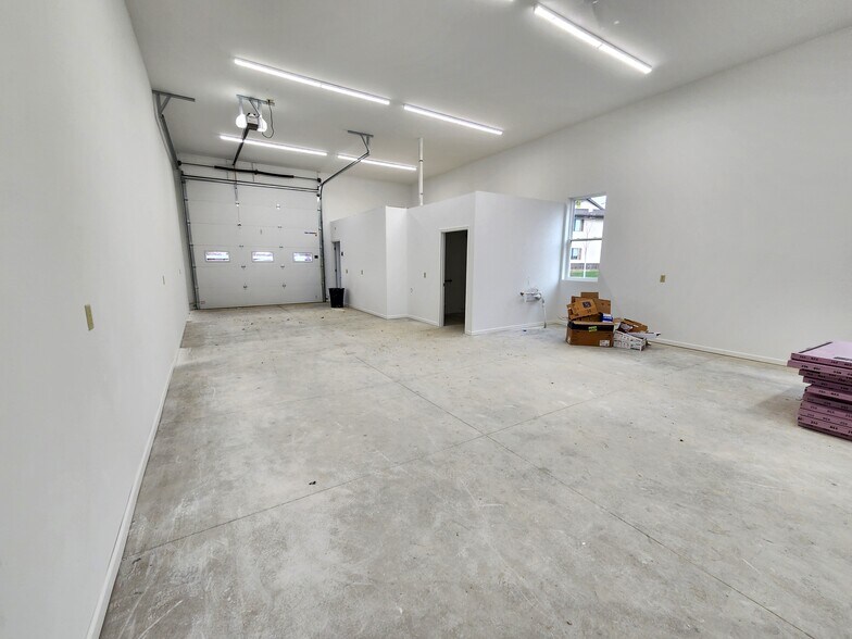 More Photos Of 6580 Lake Rd, Windsor Warehouse For Sale