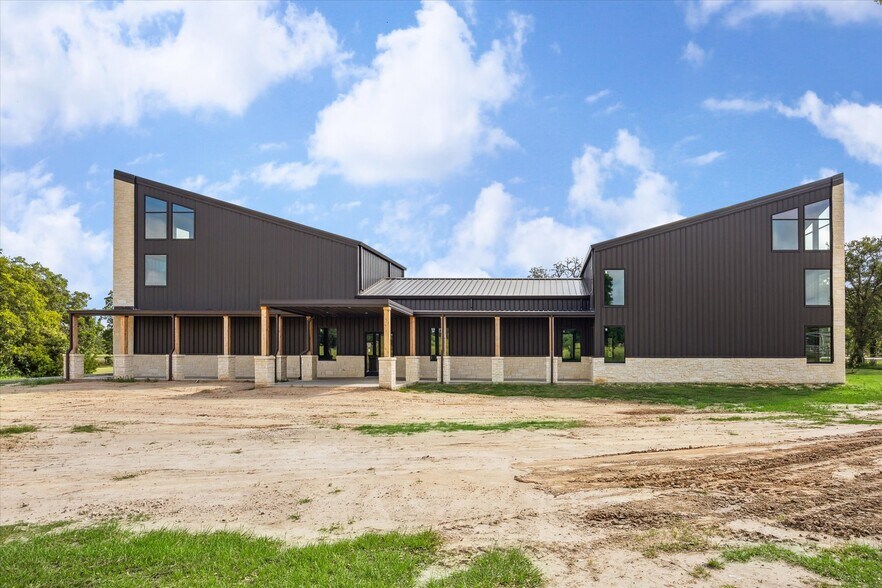 More Photos Of 1286 State Hwy 237 Hwy, Round Top Flex For Sale