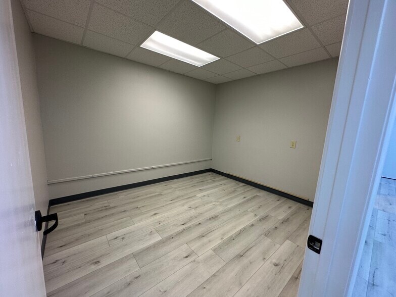 More Photos Of 1401 Applewood Dr, Dalton Medical For Lease