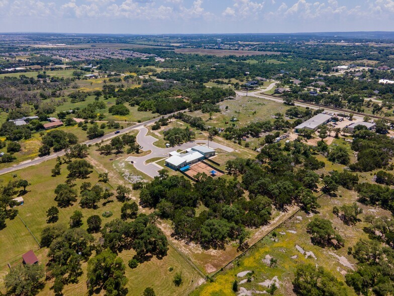 More Photos Of 1410 Live Oak Rd, Leander Showroom For Sale