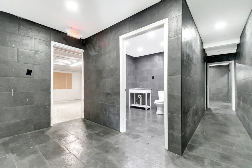 More Photos Of 2160 NW 24th St, Fort Lauderdale Auto Dealership For Sale