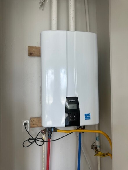 More Photos Of 1010 S Santa Fe Ave, Moore Office For Sale