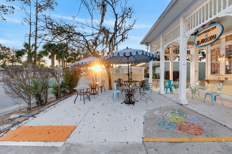 More Photos Of 197 E Church St, Deland Restaurant For Sale