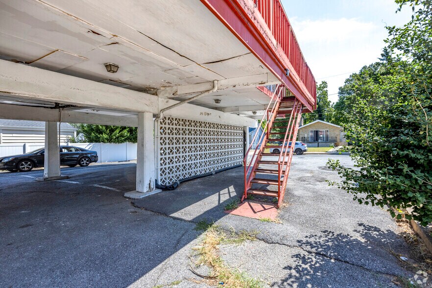 More Photos Of 601 Eastern Ave, Fairmount Heights Medical For Sale