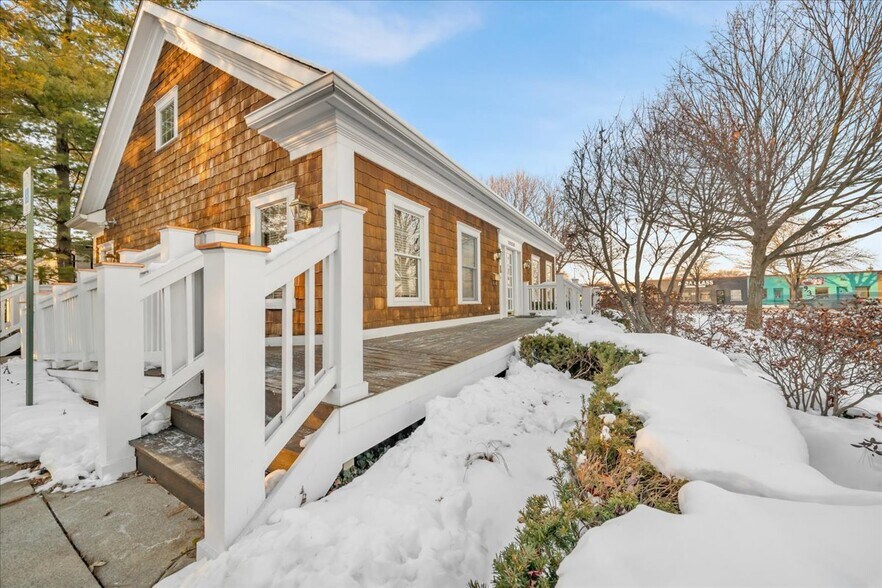 More Photos Of 907 W 14 Mile Rd, Clawson Office For Sale