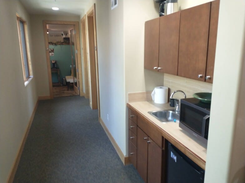 More Photos Of 32 Market Pl, Big Sky Medical For Sale