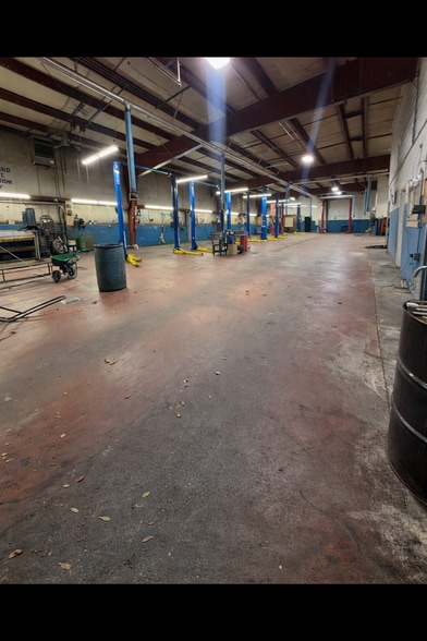 More Photos Of 11755 Business Park Dr, Waldorf Auto Dealership For Lease