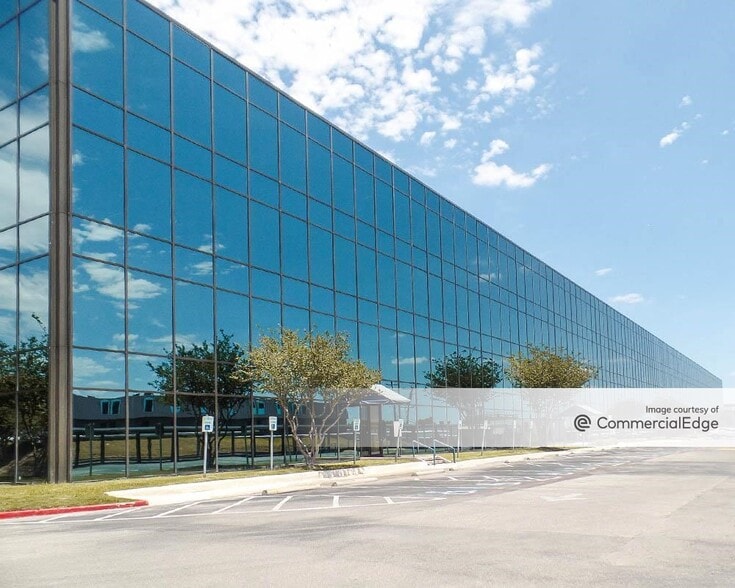 More Photos Of 84 NE Loop 410, San Antonio Office For Lease