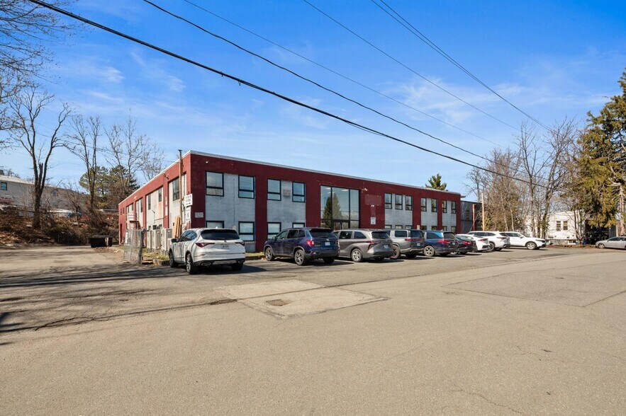 More Photos Of 6-12 Hoover Ave, Haverstraw Warehouse For Lease