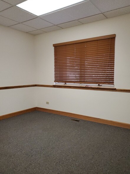More Photos Of 1N141 County Farm Rd, Winfield Medical For Lease