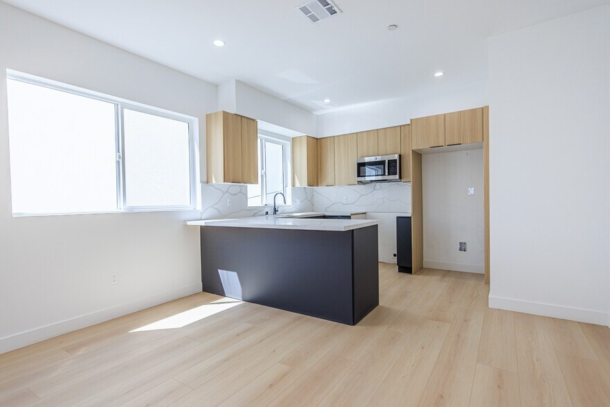 More Photos Of 2847 S Victoria Ave, Los Angeles Multifamily For Sale