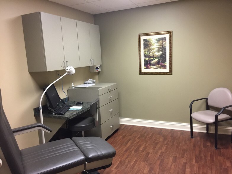 More Photos Of 6 E Saint Charles Rd, Lombard Medical For Sale