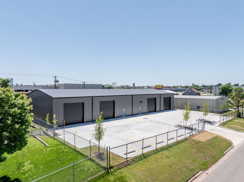 More Photos Of 116 NE 37th St, Oklahoma City Warehouse For Lease