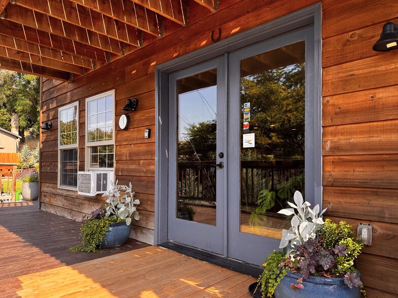 More Photos Of 210 Hartman Ave, Maupin Hotel For Sale