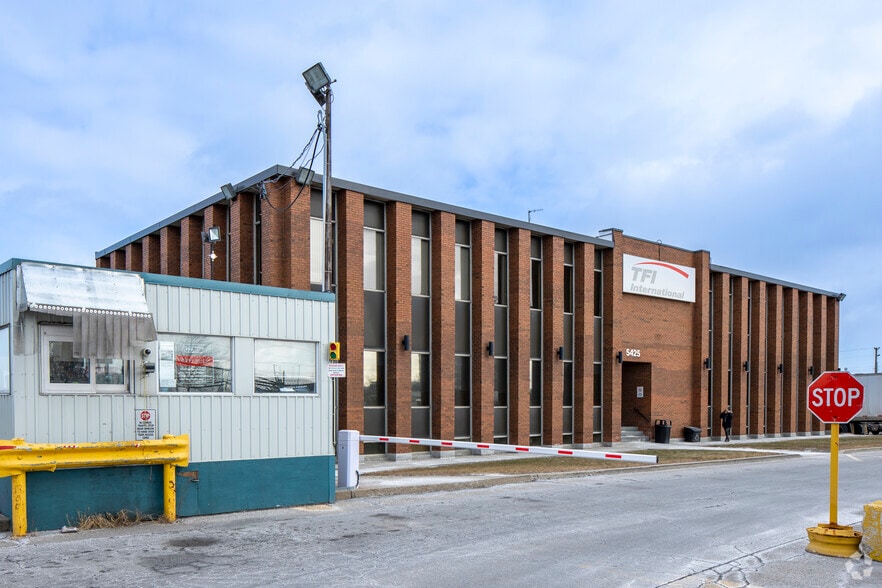 More Photos Of 5425 Dixie Rd, Mississauga Truck Terminal For Lease