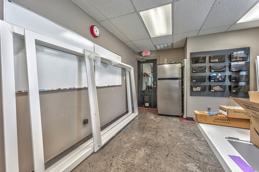 More Photos Of 921 N Lahoma Ave, Norman Light Manufacturing For Sale