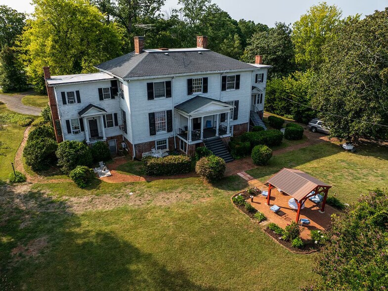 More Photos Of 850 Kinderton Rd, Clarksville Hospitality For Sale